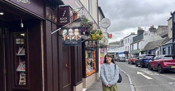 I visited pretty coastal town with famous ice cream shop less than an hour from Glasgow