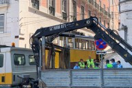Retirado completamente el funicular de Gloria del lugar del accidente en Lisboa