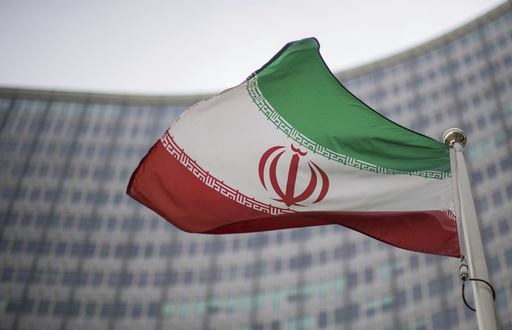 Irán aumentó reserva de uranio casi de grado armamentístico antes de ataque israelí, dice reporte