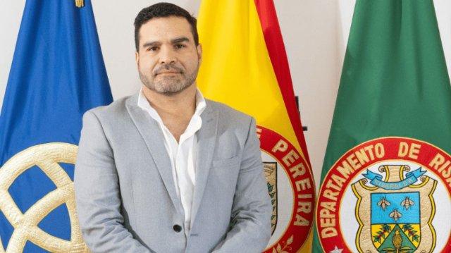 Lucas Ignacio Arbeláez asume la Dirección Administrativa de Comfamiliar Risaralda