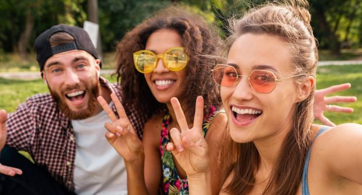 10 hábitos sencillos pero efectivos que pueden aumentar tu felicidad, según un experto de Harvard