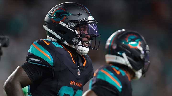 Dolphins RB De’Von Achane’s defiant take on losing Tyreek Hill to nasty knee injury