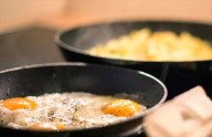 Un médico de Harvard alerta sobre el uso de estos utensilios de cocina «tóxicos»