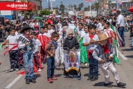 Cientos disfrutan desfile cívico de 16 de septiembre en Rosarito 