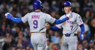 Lindor homers to join 30-30 club as Mets beat Cubs 8-5 to remain in playoff position
