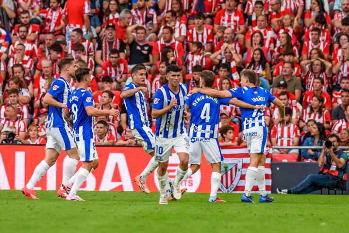 0-1. El Alavés frena al Athletic y acaba con su gafe en San Mamés