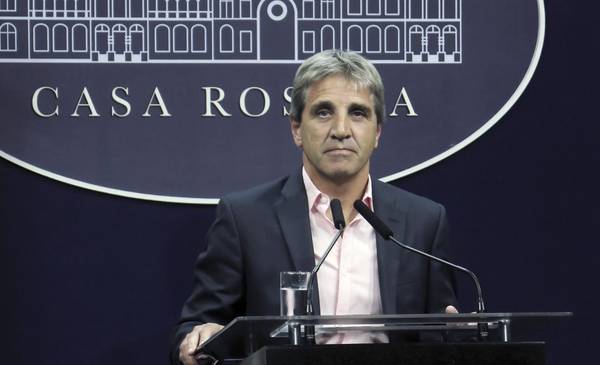 Caputo defendió las bandas cambiarias: "Vamos a vender hasta el último dólar"