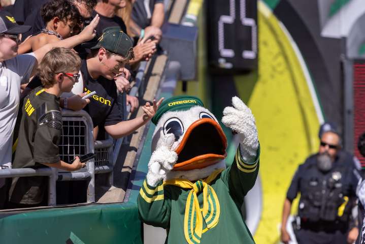 What they’re saying nationally after No. 6 Oregon beats Oregon State