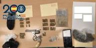 La policía detiene a un niño de 12 años en Granada con un arma, balas y droga en una mochila