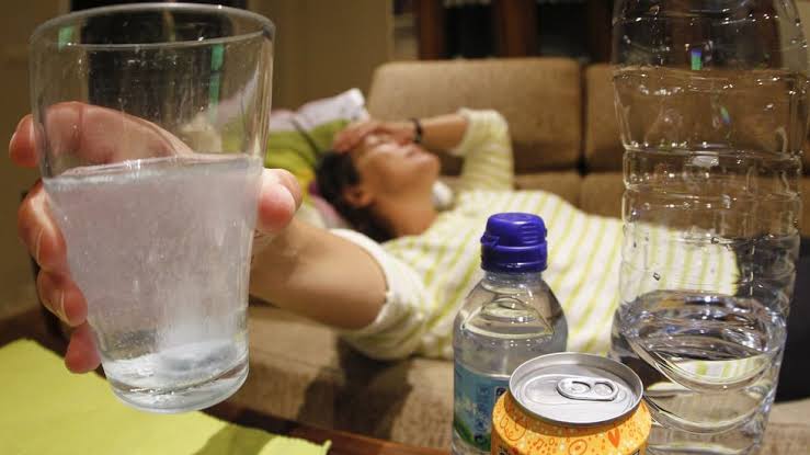 Médicos confirman: la “resaca de dos días” es real, pero se puede prevenir