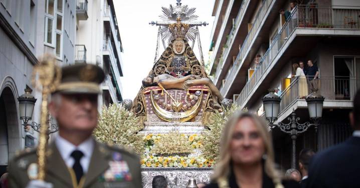 Granada entera se postró ante su Madre de Amores, la Virgen de las Angustias