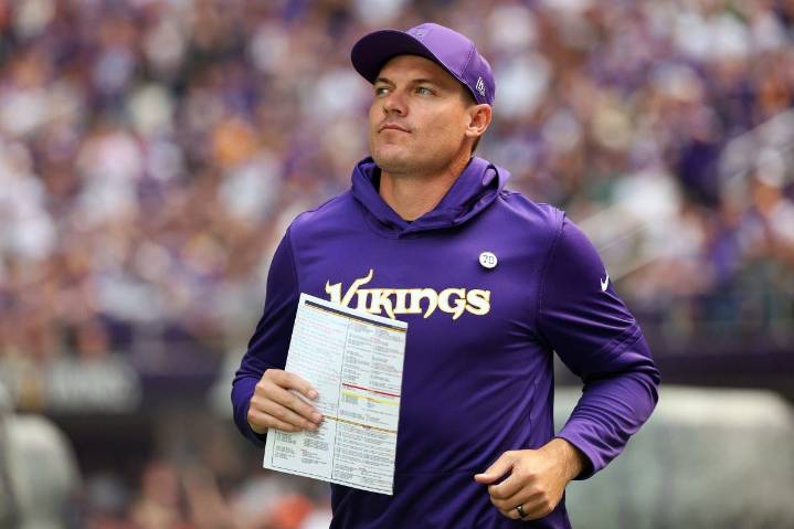 Vikings' Starting OL Questionable to Return Following Significant Injury