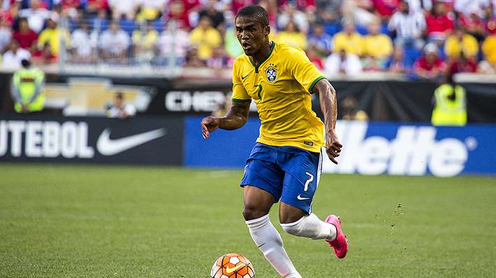 Decretan prisión para ex seleccionado brasileño que jugó con Arturo Vidal por millonaria deuda Douglas Costa podría ser detenido en cualquier momento.