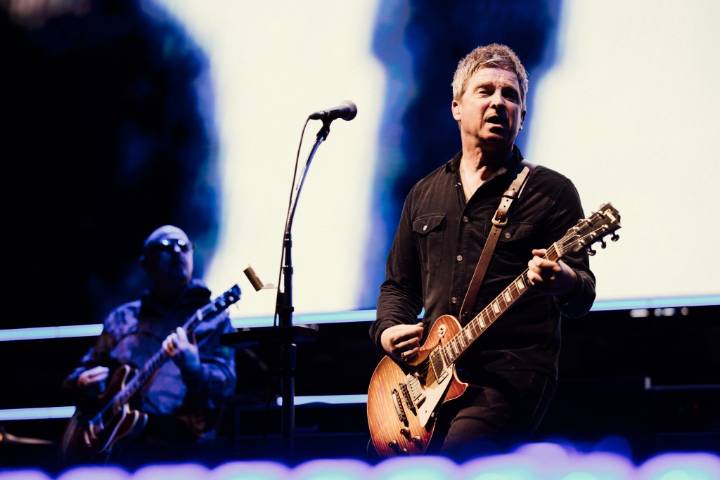 Reunited Oasis returns with a roar of hits at the Rose Bowl in Pasadena
