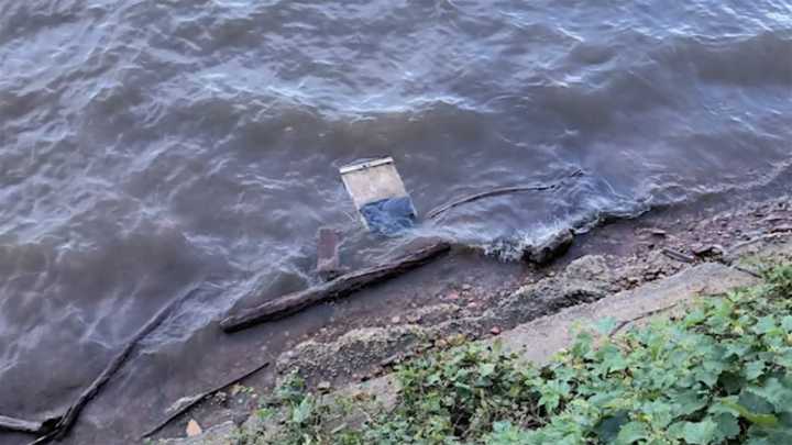 ‘Surreal’: Plane seat found in Potomac 7 months after DCA crash