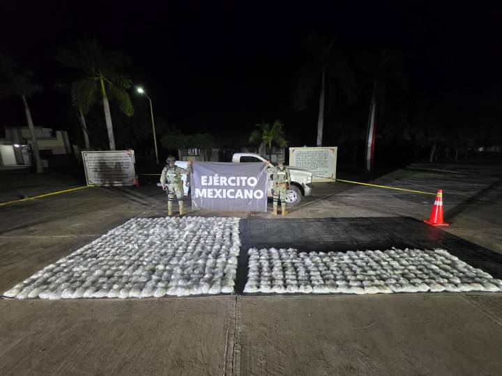 Ejército decomisa metanfetamina, fusiles y camionetas blindadas en Sinaloa