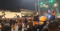 PNP reprime a manifestantes de diversos gremios que intentaron ingresar al Congreso de la República