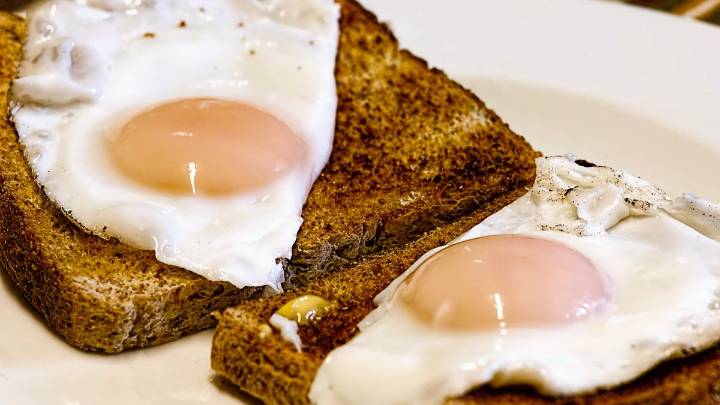 El truco casero para pelar la cáscara de los huevos duros rápido y fácil