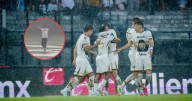 Aficionado de Pumas se mete a la cancha de CU y se echa un Goya en pleno aguacero (VIDEO)