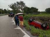 Aparatoso accidente en Umán, en la carretera Mérida