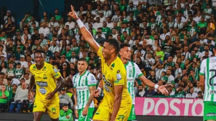 Atlético Bucaramanga quiere pelear bien arriba: derrotó a Atlético Nacional en Medellín, con un polémico arbitraje de Luis Matorel, video