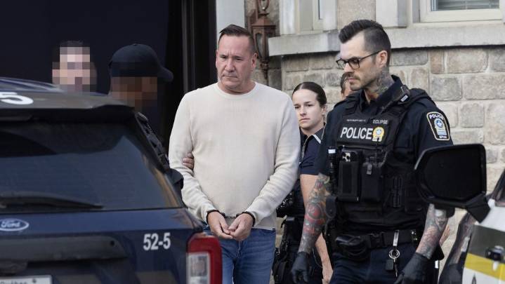 Handcuffed and shackled, alleged Montreal mob boss Leonardo Rizzuto in court Tuesday