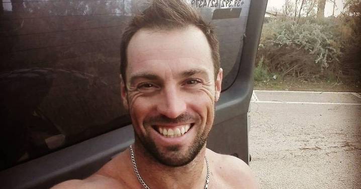 Experienced skydiver dies after plunging nearly 5000ft to ground in horror fall