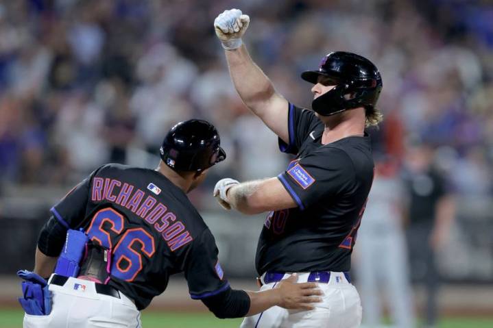 MLB roundup: Dodgers down Giants, seal another playoff bid