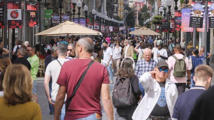 Los municipios canarios rebajan en doce años un 81% su 'agujero' con los bancos