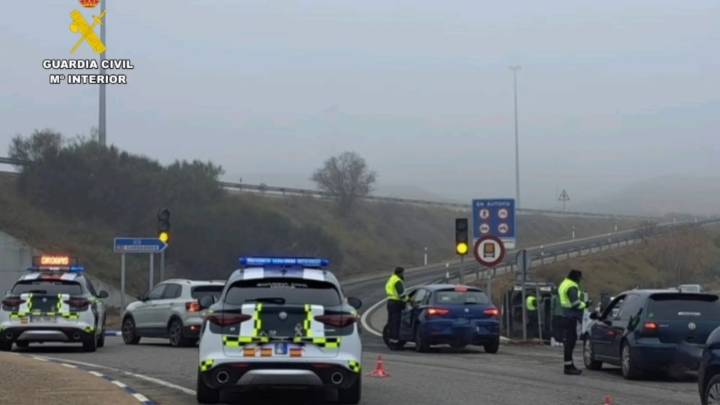 Accidente en la A-136, cerca de Biescas: se sale la rueda de un camión y choca contra una furgoneta