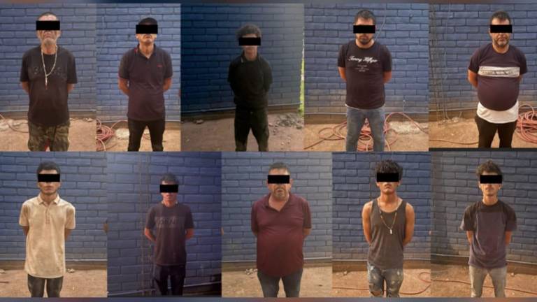 Ejército detiene a 10 civiles y asegura armas y vehículos en Culiacán