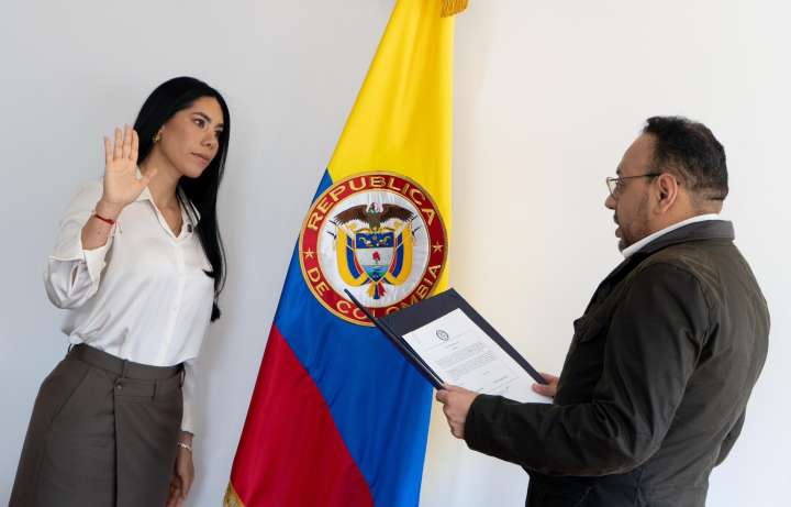 Presidencia publica otra hoja de vida para ministra de las TIC