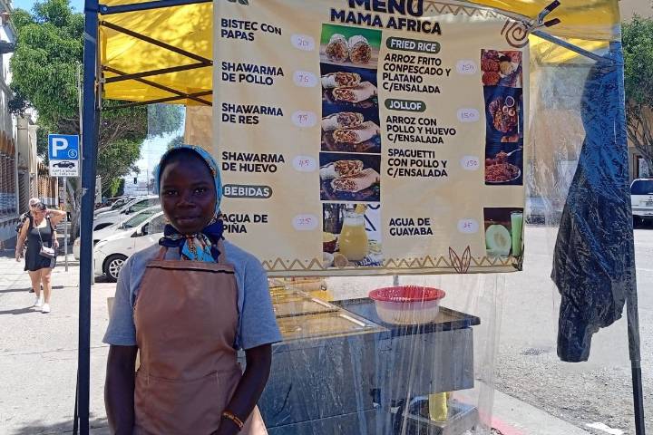 Joven emprende y comparte la gastronomía de su país con “Mama África” en Tijuana