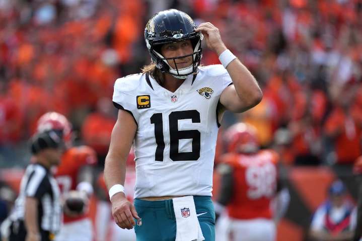Jaguars’ Trevor Lawrence engages in tense moment with his coach that has everyone talking