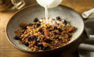 Receta de granola casera para ponerle al yogurt en desayunos y meriendas