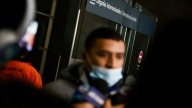Gobierno de Chile expulsa a 65 ciudadanos, 55 de ellos colombianos; ¿cuál fue la razón?