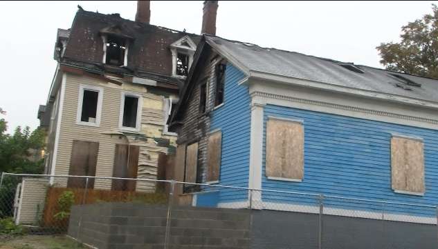 Providence firefighters respond to abandoned building