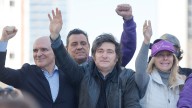Milei cierra su campaña electoral y se va de gira a EE.UU. medio de una grave crisis