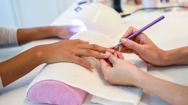 Cómo saber si tu esmalte de uñas es seguro: la UE prohíbe dos sustancias presentes en los geles semipermanentes