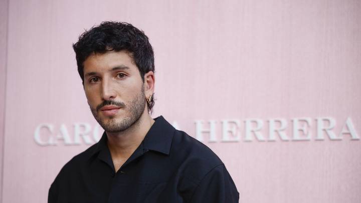 De Pedro Almodóvar a Isabel Preysler y Sebastián Yatra : cónclave VIP en el desfile de Carolina Herrera en Madrid