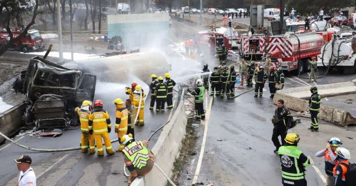 Aumentan a 14 los muertos tras la explosión de pipa de gas en Iztapalapa