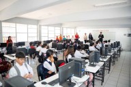 Alcaldesa de Castaños impulsa charlas de salud mental en secundarias