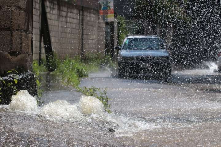 Lluvias en CDMX colapsan nueve alcaldías y dejan decenas de encharcamientos