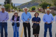 Inaugura alcalde pavimentación de calle en El Charco