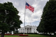Amenaza Casa Blanca con despidos masivos si demócratas niegan extender gasto público