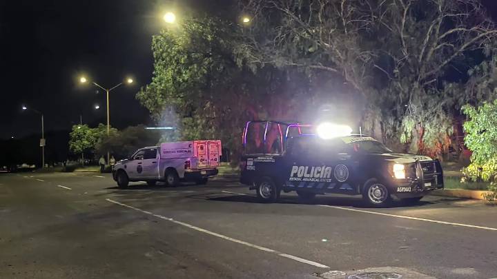 Dos personas mueren en Aguascalientes: Un motociclista tras impactarse contra guarnición en El Riego, y otra tras accidente carretero