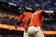 Wilmer Flores jonronea y se pone a tiro de las 600 impulsadas en su carrera