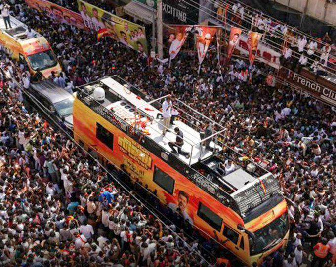 Deja 36 muertos y 40 heridos estampida en mitin político en India