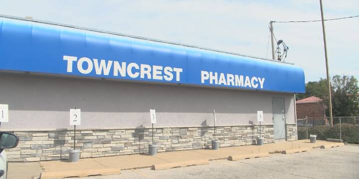 COVID confusion: Local pharmacy works to answer questions on vaccine access