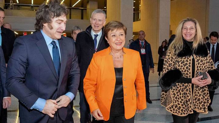 El Gobierno aplica un ajuste social a la medida del FMI, pero hay un cálculo que se desvía del acuerdo